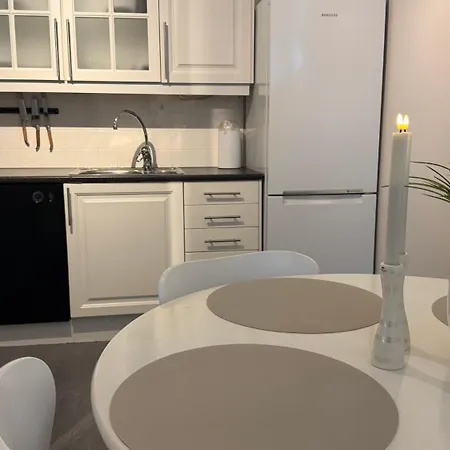 Romslig Med 2 Soverom - Gratis Parkering Appartement