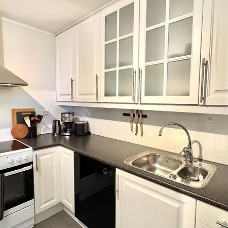 Апартаменты Romslig Med 2 Soverom - Gratis Parkering *