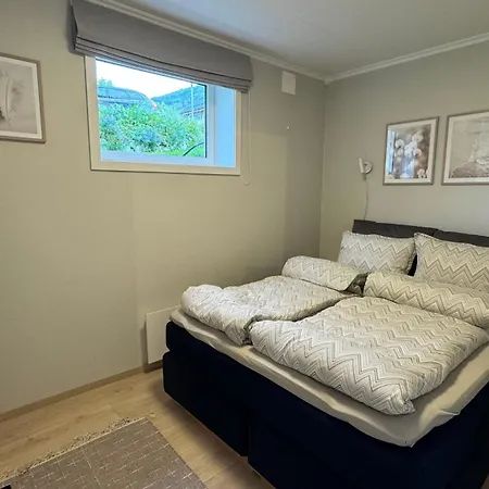 Апартаменты Romslig Med 2 Soverom - Gratis Parkering