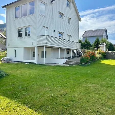 Romslig Med 2 Soverom - Gratis Parkering *