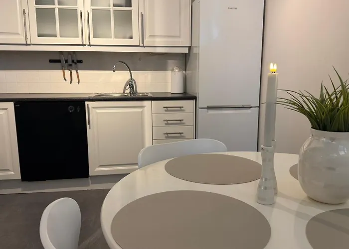 Romslig Med 2 Soverom - Gratis Parkering Апартаменты