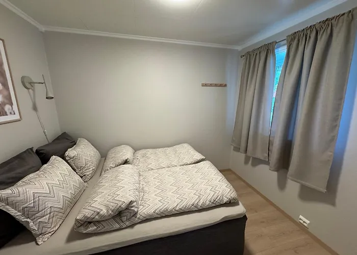 Апартаменты Romslig Med 2 Soverom - Gratis Parkering