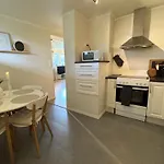 Romslig Med 2 Soverom - Gratis Parkering Apartamento *